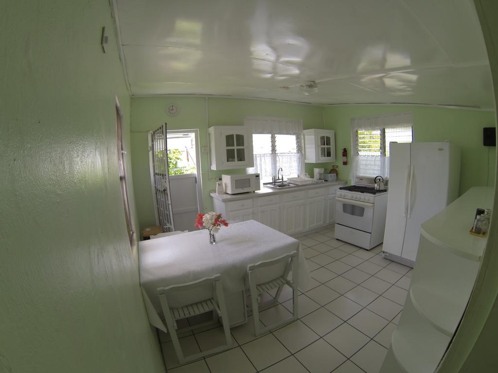 Beach Guest House Cleverdale Bridgetown Eksteriør billede